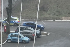 Patrol ruchu drogowego zatrzymujący do kontroli pojazd