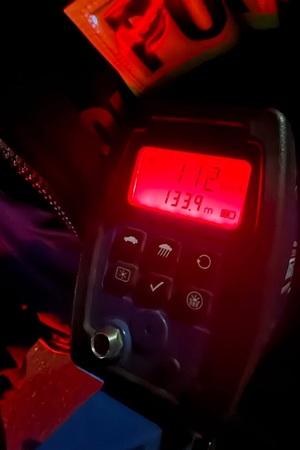 Prędkość pojazdu wskazana na mierniku prędkości