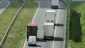 Pojazdy ciężarowe podczas nieprawidłowego wyprzedzania