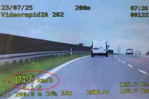 Zdjęcie z przekroczenia prędkości nagrane wideorejestratorem