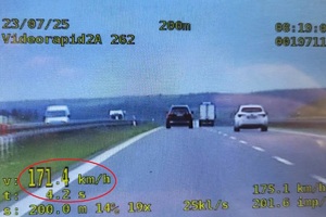 Zdjęcie z przekroczenia prędkości nagrane wideorejestratorem