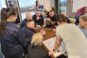 Zajęcia i wykłady podczas konferencji szkoleniowej dla policjantów i innych instytucji pomocowych