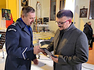 mężczyźni rozmawiają