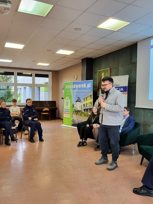 przemawia dyrektor szkoły